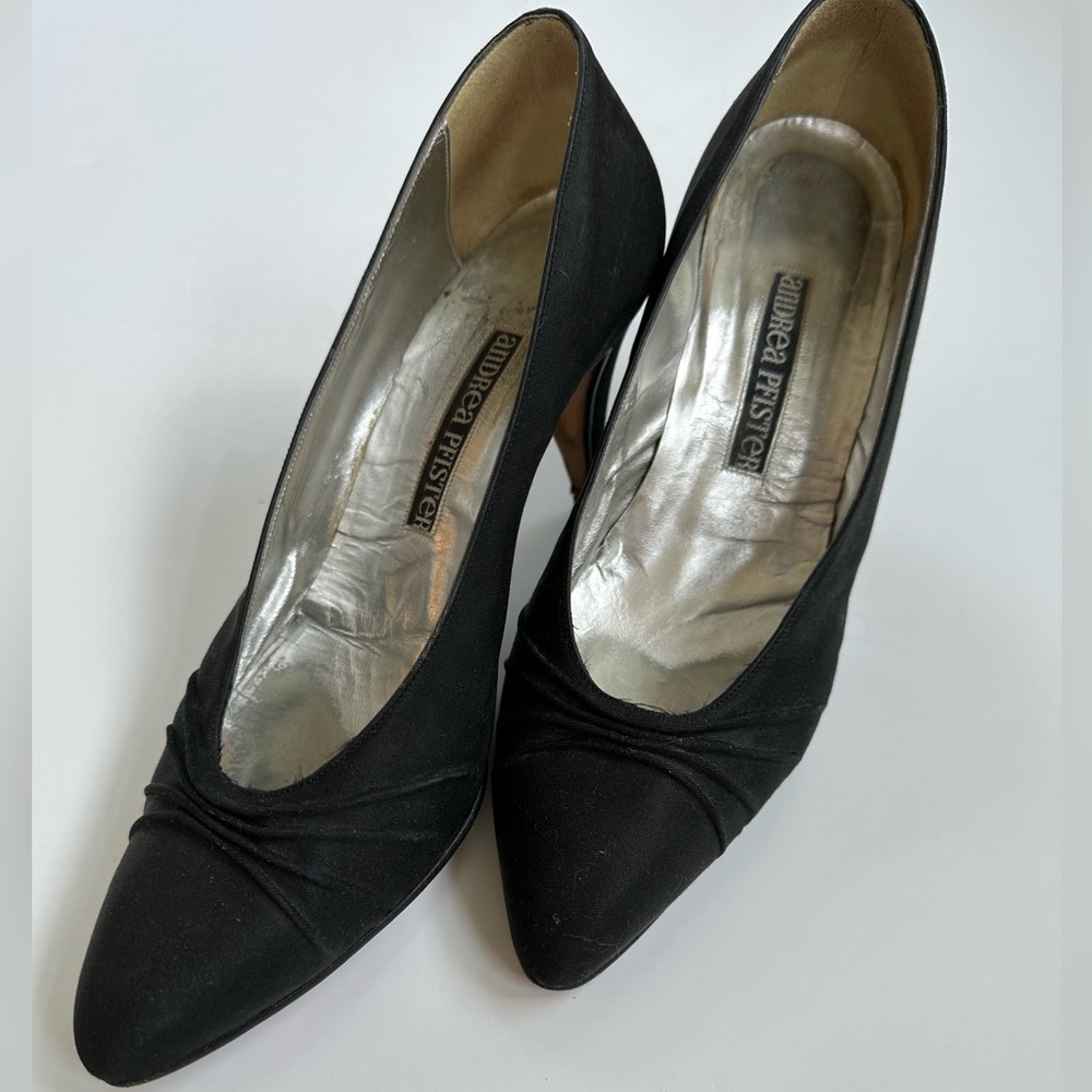 Andrea Prister silk pumps
